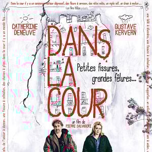 Foto En un patio de París