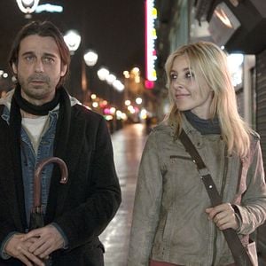 Foto Una pistola en cada mano