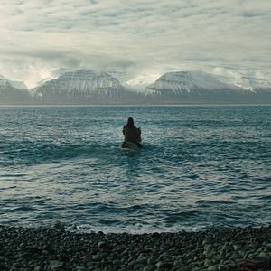 Foto De caballos y hombres