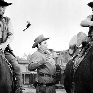 Foto Con sus mismas armas