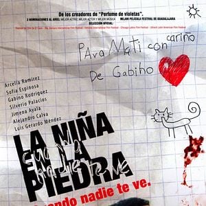 Foto La niña en la piedra