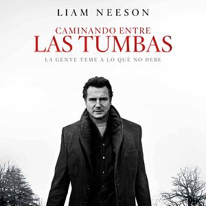 Foto Caminando entre las tumbas