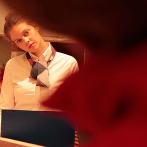 Foto Boy Eating the Bird's Food