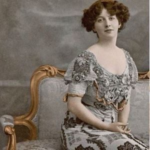 Foto Custom of the Country