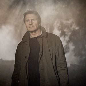 Foto Caminando entre las tumbas