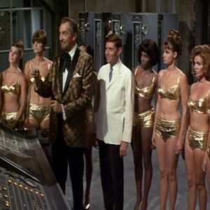 Foto Doctor G y su máquina de bikinis