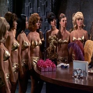 Foto Doctor G y su máquina de bikinis