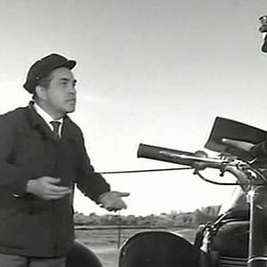 Foto Suspendido en sinvergüenza