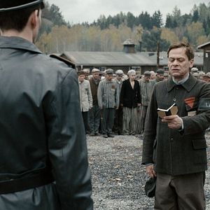 Foto Desnudo entre lobos