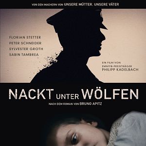 Foto Desnudo entre lobos