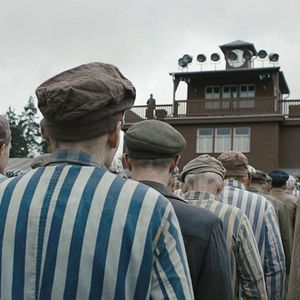 Foto Desnudo entre lobos