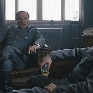 Foto Desnudo entre lobos