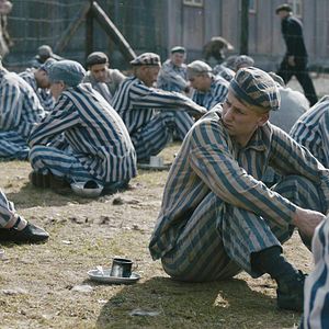 Foto Desnudo entre lobos