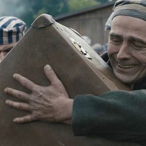 Foto Desnudo entre lobos