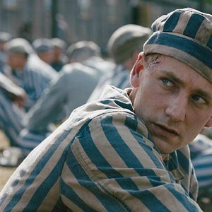 Foto Desnudo entre lobos