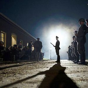 Foto Desnudo entre lobos