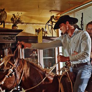 Cowboys vs Dinosaurs - Película 2015
