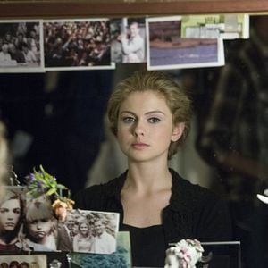 Foto Flores en el ático 2: Pétalos al viento