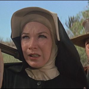 Foto Dos mulas y una mujer