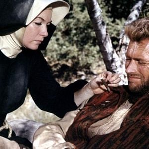 Foto Dos mulas y una mujer