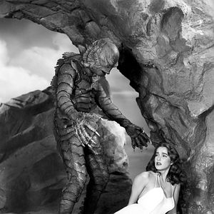 Foto La mujer y el monstruo