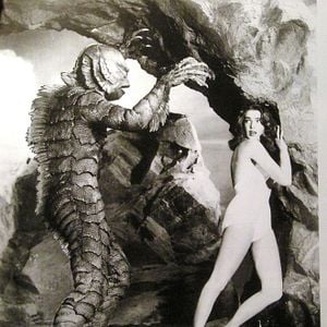 Foto La mujer y el monstruo