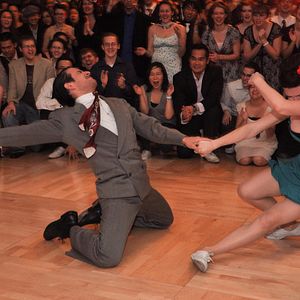 Foto Alive and Kicking