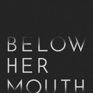 Foto Below Her Mouth