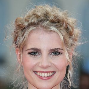 Foto Lucy Boynton