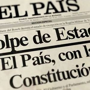 Foto El País con la Constitución