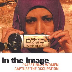 Foto In the Image: Palestinian Women Capture the Occupation