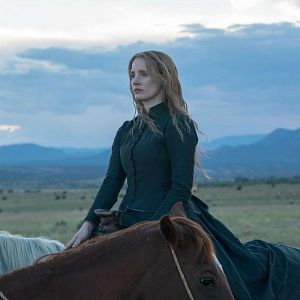 Foto Woman Walks Ahead