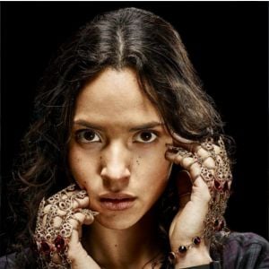 Foto Adria Arjona