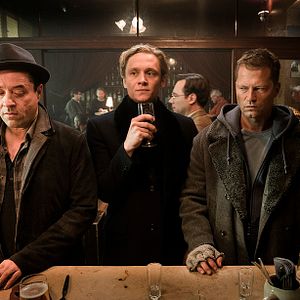 Foto Cuatro contra el banco