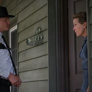 Foto Tres anuncios en las afueras