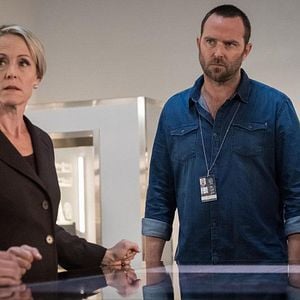 Foto Sullivan Stapleton