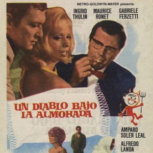 Foto Un diablo bajo la almohada