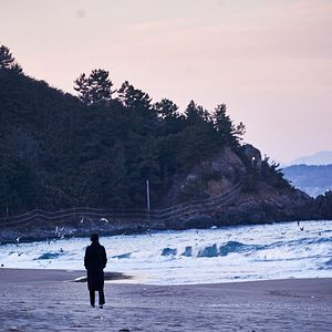 Foto En la playa sola de noche