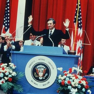 Foto Escalada al poder