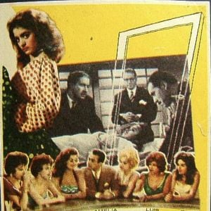 Foto De espaldas a la puerta