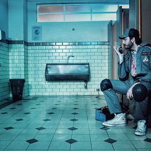 Foto Los Exterminadores del Más Allá contra la rubia del baño