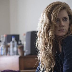 Foto Heridas abiertas (Sharp Objects)