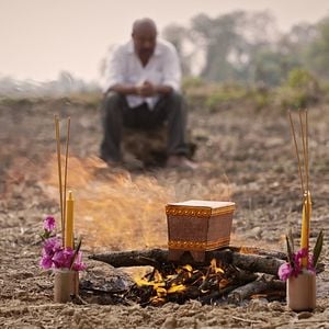 Foto Graves Without a Name