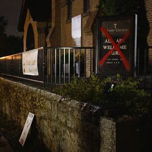 Foto Dios no está muerto: Una luz en la oscuridad