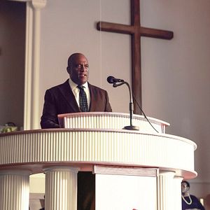 Foto Dios no está muerto: Una luz en la oscuridad