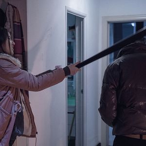 Foto An Elephant Sitting Still