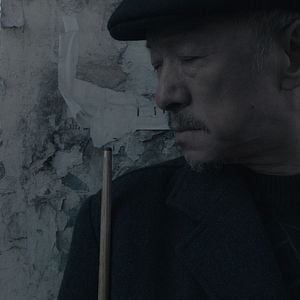 Foto An Elephant Sitting Still