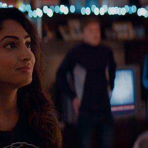 Foto Await Further Instructions