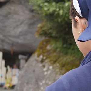 Foto Hospitalarios, las manos de la Virgen