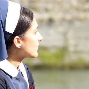 Foto Hospitalarios, las manos de la Virgen